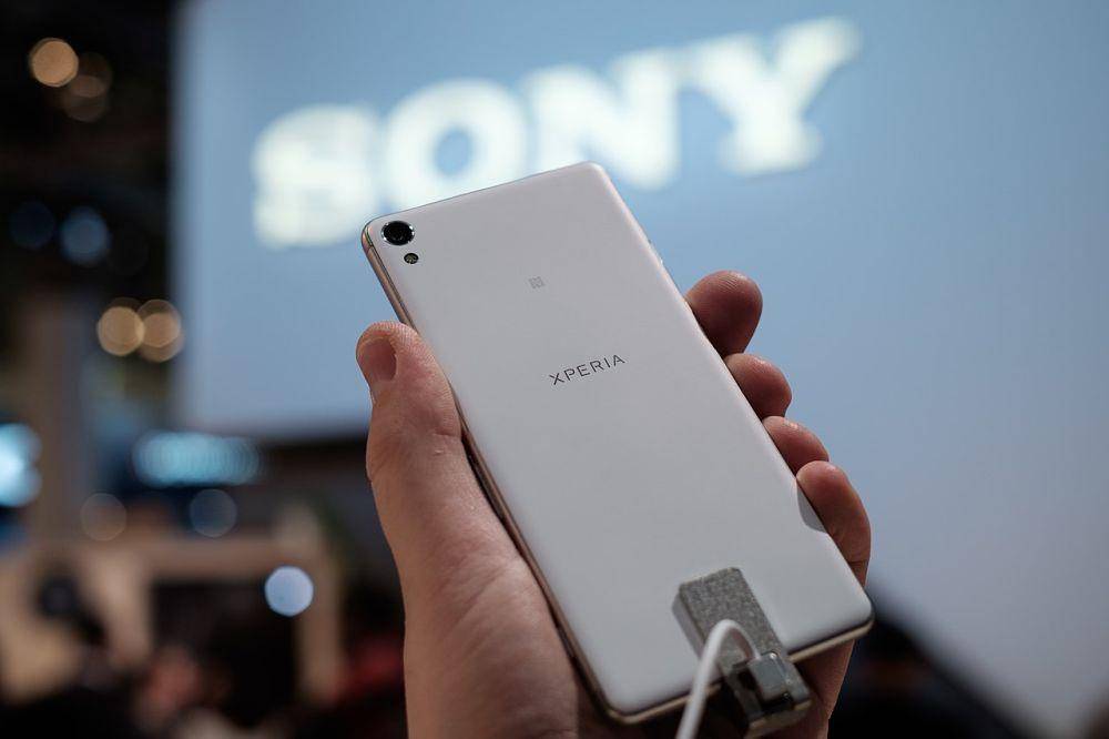 ilustrasi ponsel Sony Xperia (wikimedia.org/Kārlis Dambrāns)
