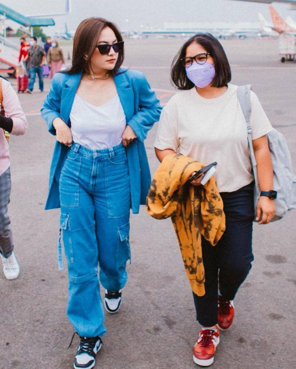 Mix and match long pants ala Mahalini (instagram.com/mahaliniraharja)
