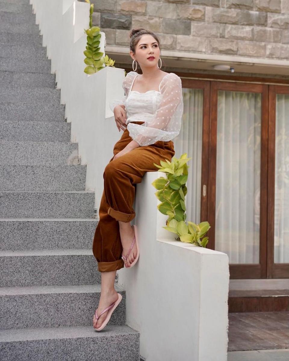 gaya casual ala Jessica Mila (instagram.com/jscmila)