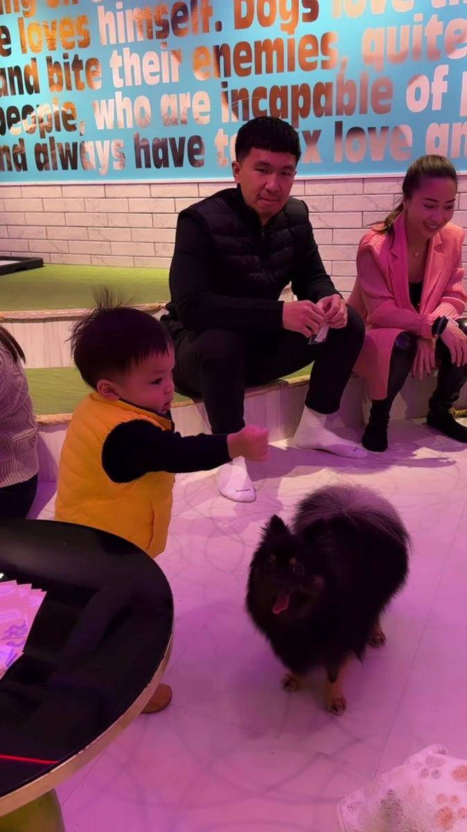 Issa main sama anjing (instagram.com/nikitawillyofficial94)
