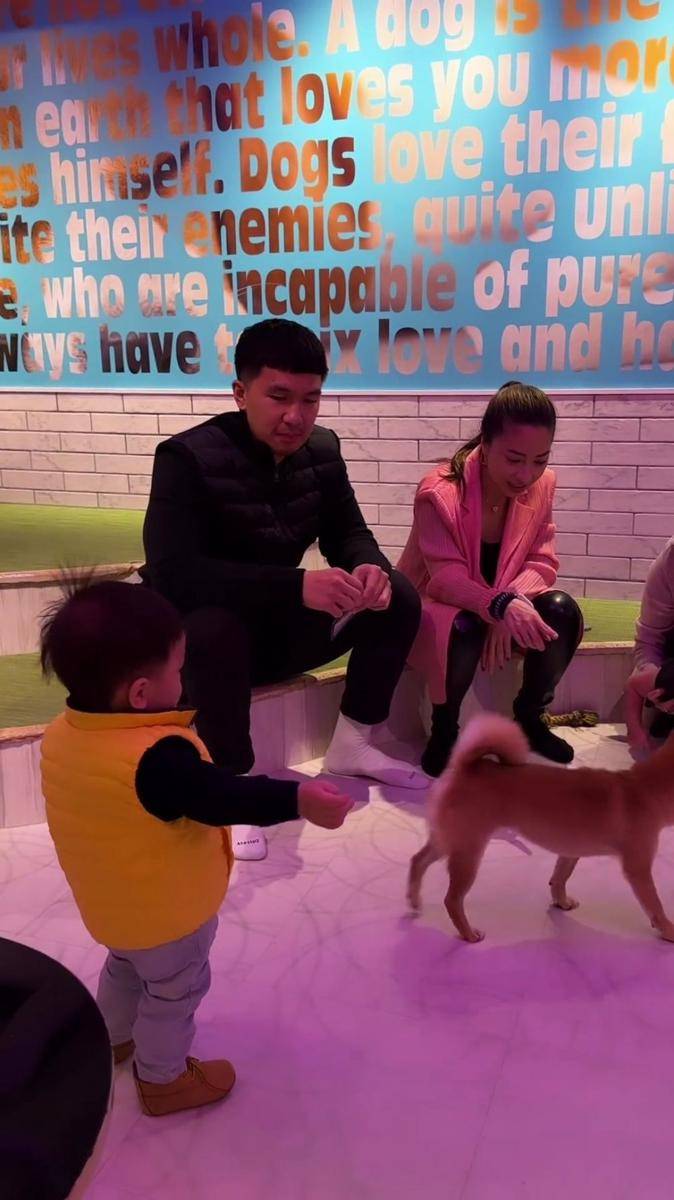 Issa main sama anjing (instagram.com/nikitawillyofficial94)