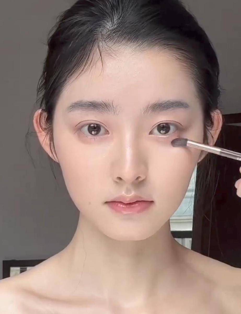 Potret contour mata "Aegyo-Sal" (instagram.com/douyin_makeup)