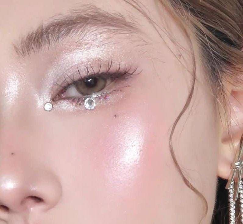 Potret pipi merona dengan blush (instagram.com/douyin_make up)