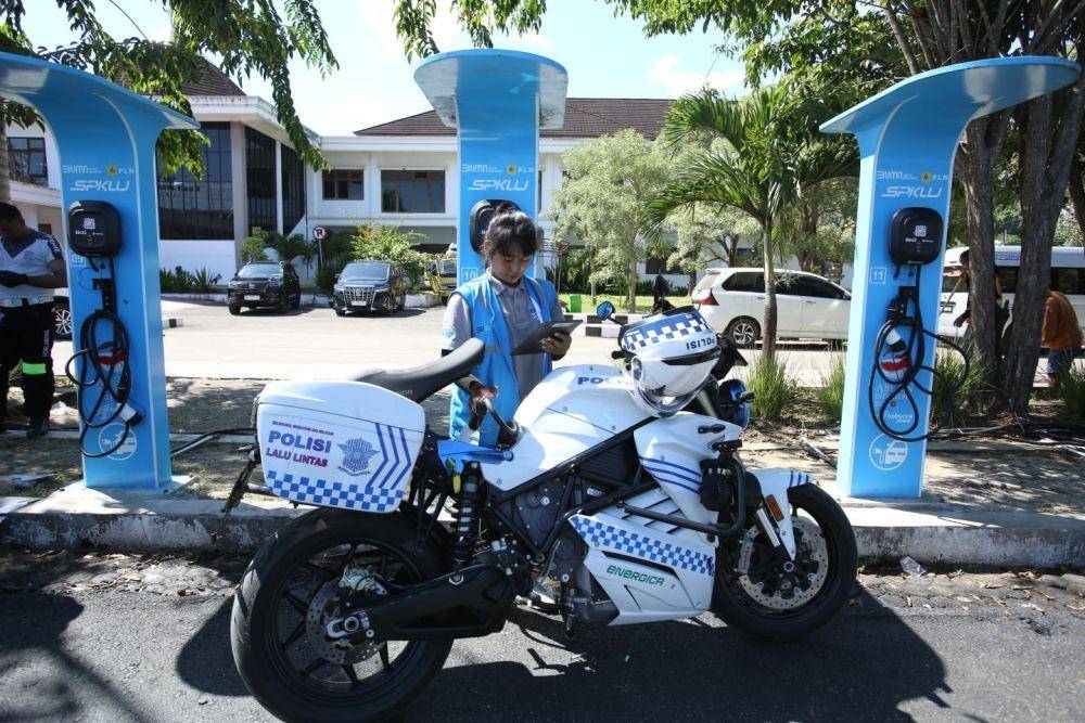 Stasiun Pengisian Kendaraan Listrik Umum (SPKLU) PLN di Labuan Bajo, Nusa Tenggara Timur (NTT). (dok. PLN)