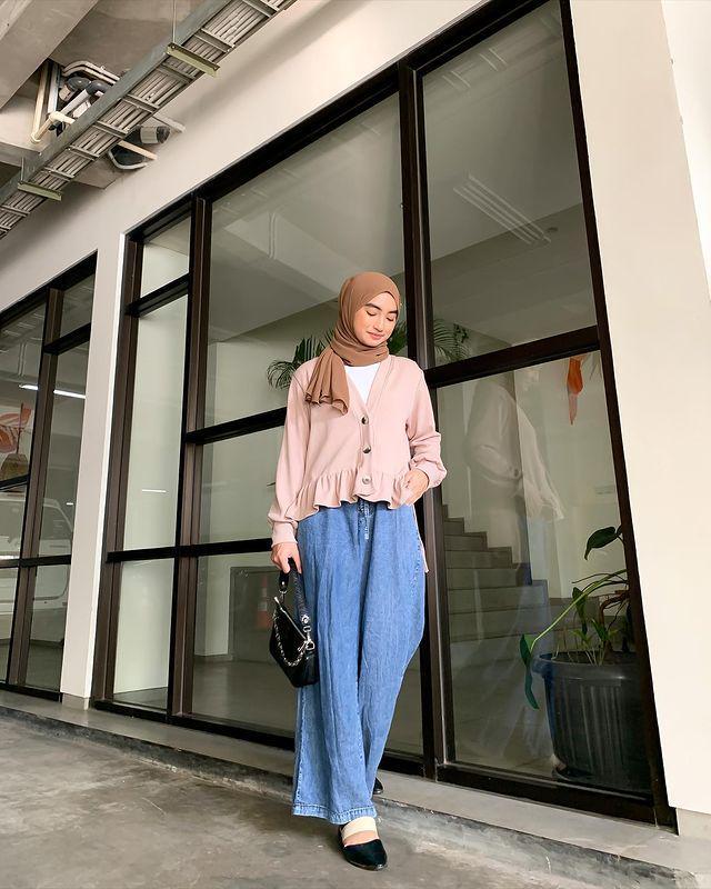 Padu padan outfit denim ala Olivia Finda (instagram.com/oliviafindas)
