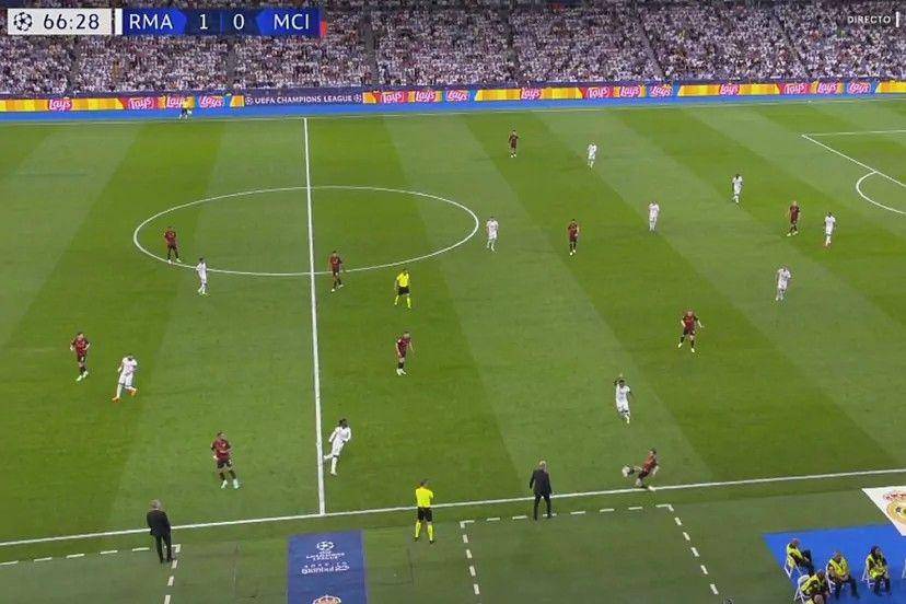 Insiden bola keluar di laga Real Madrid versus Manchester City (Marca)