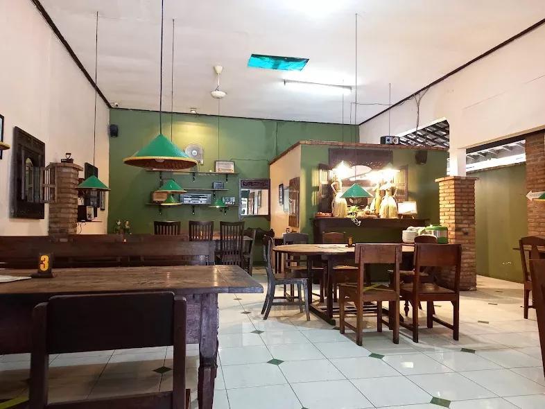 Suasana di dalam Artomoro (maps.google.com/agus-setiawan)