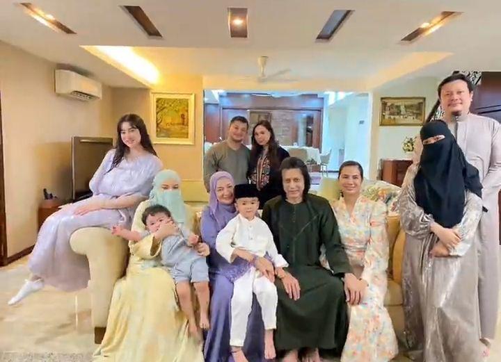 9 Potret Noor Nabila dan Keluarga, Tak Ada Lagi Engku Emran
