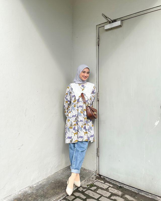 Padu padan outfit denim ala Olivia Finda (instagram.com/oliviafindas)
