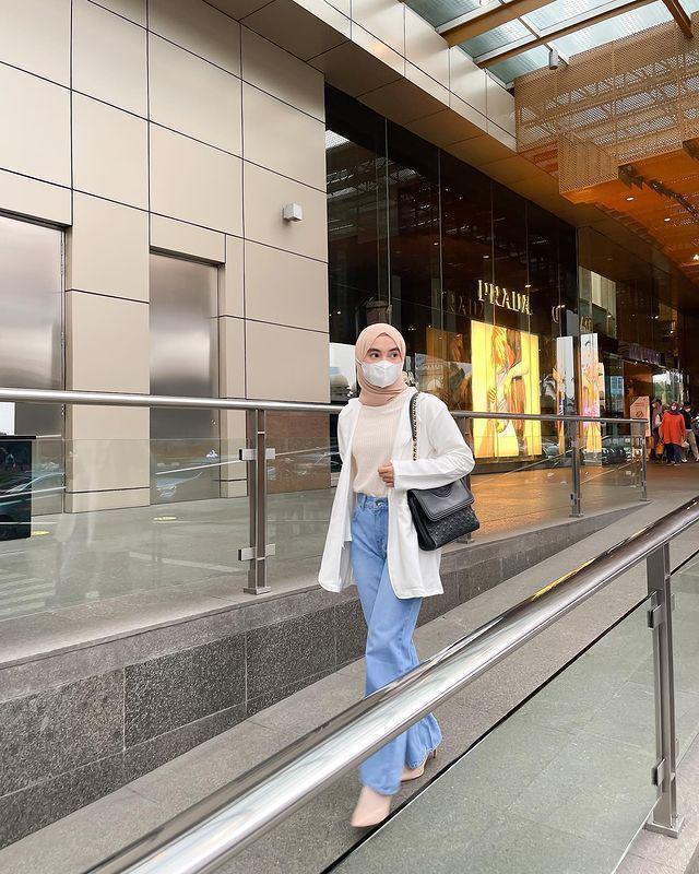 Padu padan outfit denim ala Olivia Finda (instagram.com/oliviafindas)