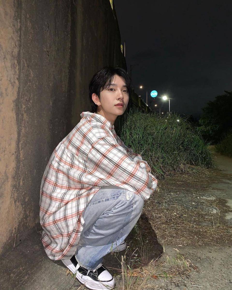 Joshua SEVENTEEN (instagram.com/joshu_acoustic)