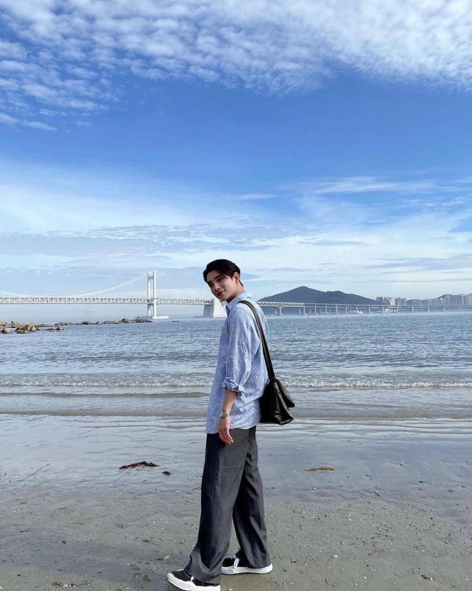 Joshua SEVENTEEN (instagram.com/joshu_acoustic)