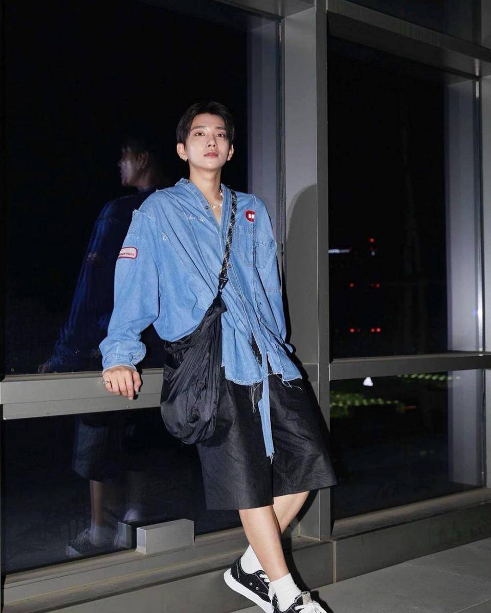 Joshua SEVENTEEN (instagram.com/joshu_acoustic)