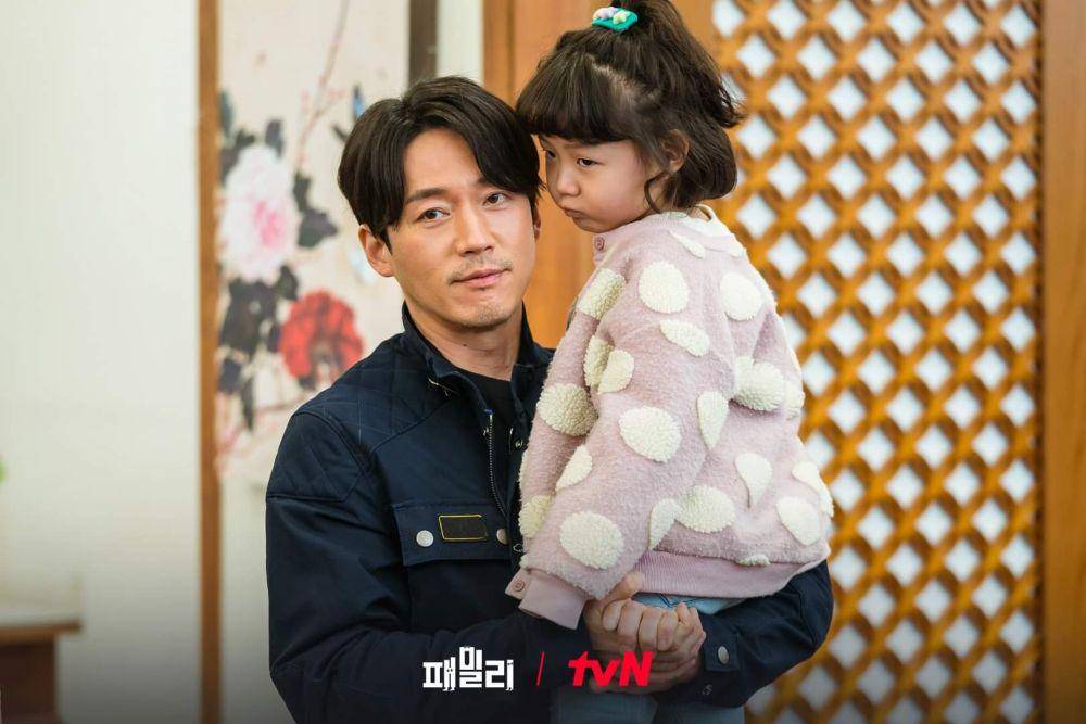 Jang Hyuk dan Shin Soo Ah di Family: The Unbreakable Bond (dok. tvN/Family: The Unbreakable Bond)