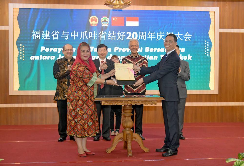 Pemkot Semarang menandatangani nota kesepahaman (MoU) dengan Pemkot Fuzhou di Semarang, Rabu (10/5/2023). (Dok. Humas Pemkot Semarang)