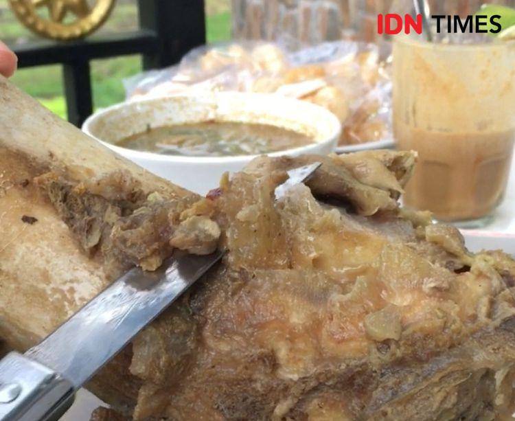Sup stengkel atau kaki sapi di Pondok Soto Man, Solok (IDN Times/Irfan Fathurohman)