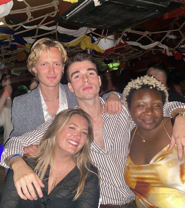 potret Corey Mylchreest dan teman (instagram.com/coreymylchreest)