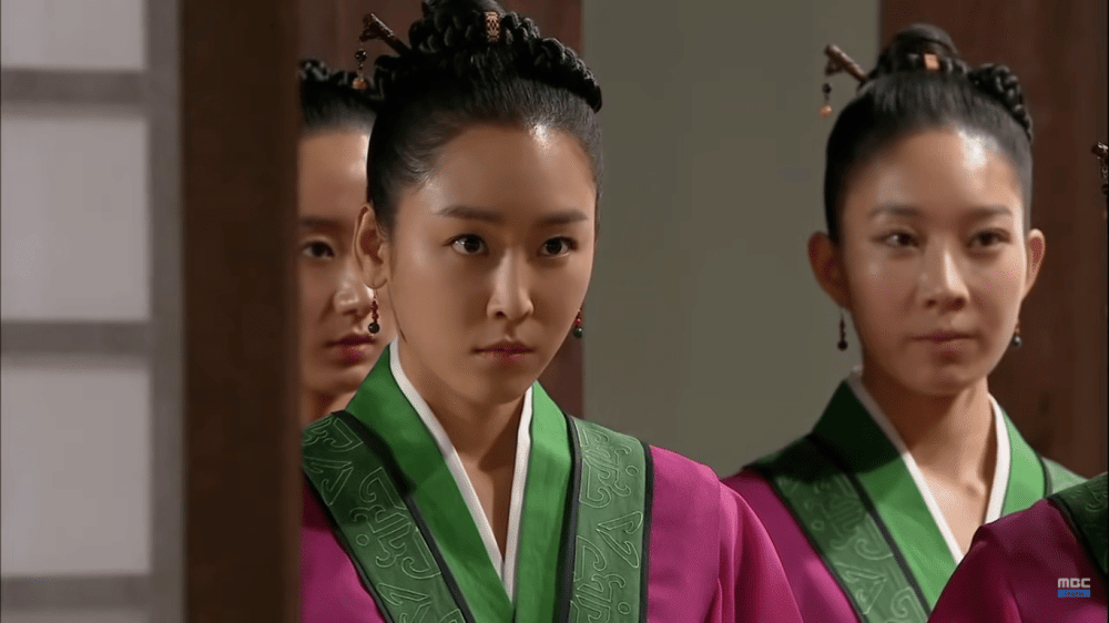 Seo Hyun Jin di drama King's Daughter, Soo Baek Hyang (youtube.com/MBCdrama)