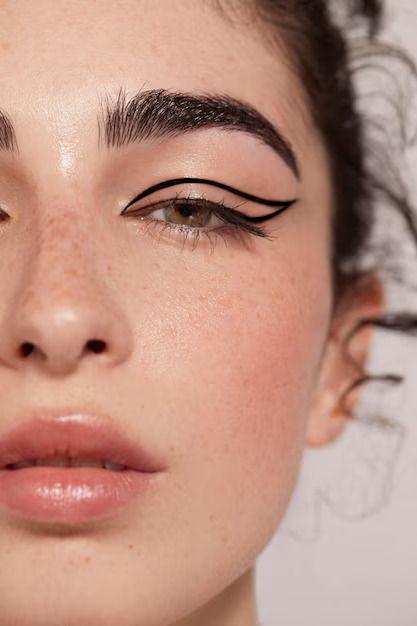Ilustrasi double eyeliner (Freepik.com/ freepik)