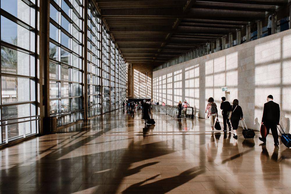 Ilustrasi suasana di bandara (unsplash.com@britozour)