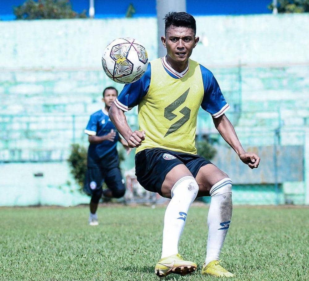 Pemain Arema FC, Dedik Setiawan, saat sesi latihan di Stadion Gajayana. (Dok Media Officer Arema FC)