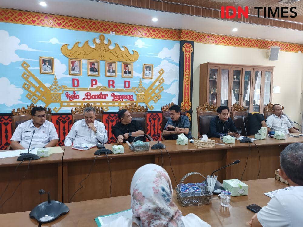 Rapat Dengar Pendapat antara Komisi I dan III DPRD Kota Bandar Lampung dengan jajaran Dinas PU hingga Sat Pol PP Kota Bandar Lampung, Rabu (10/5/2023). (IDN Times/Tama Yudha Wiguna).