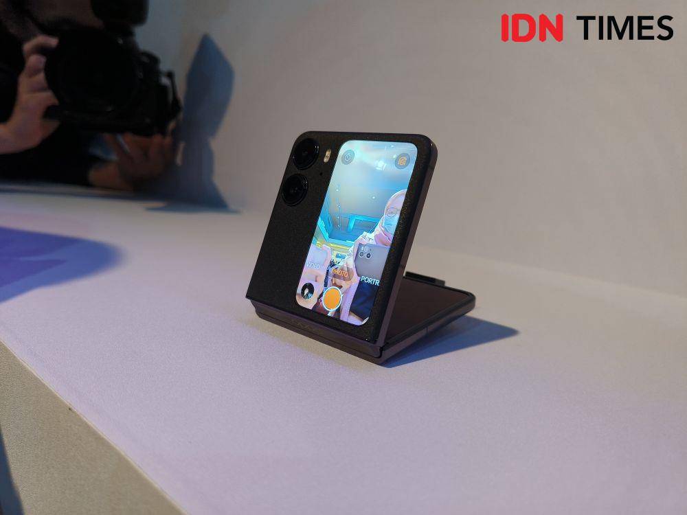 OPPO Find N2 Flip (dok. IDN Times/Fatkhur Rozi)