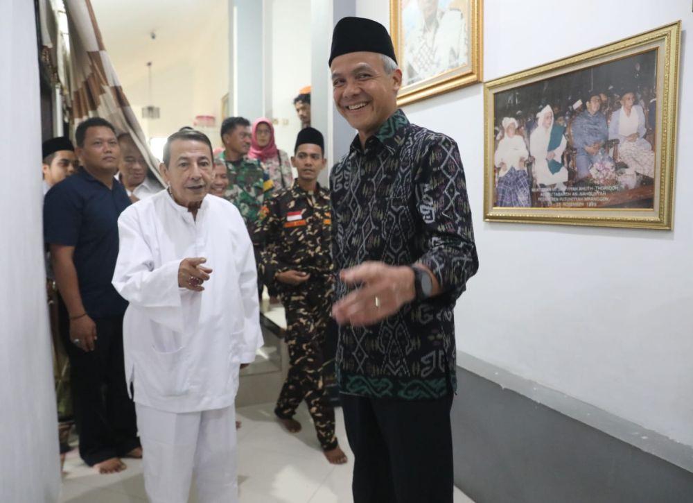Lama Gak Ketemu, Ganjar Pranowo Sowan ke Habib Luthfi: Situasi Sedang Gak Mudah