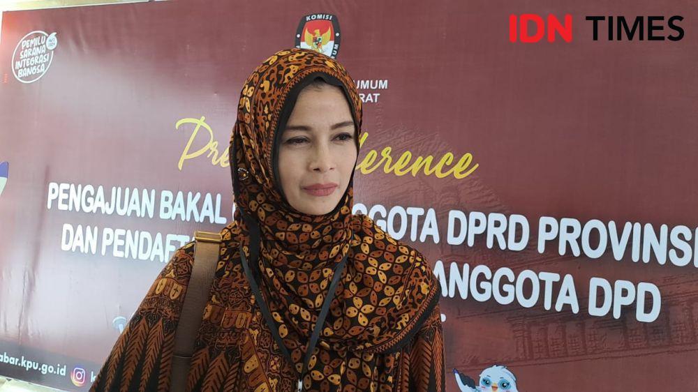 Pakai Batik Coklat, Jihan Fahira Daftar DPD RI Dapil Jabar ke KPU