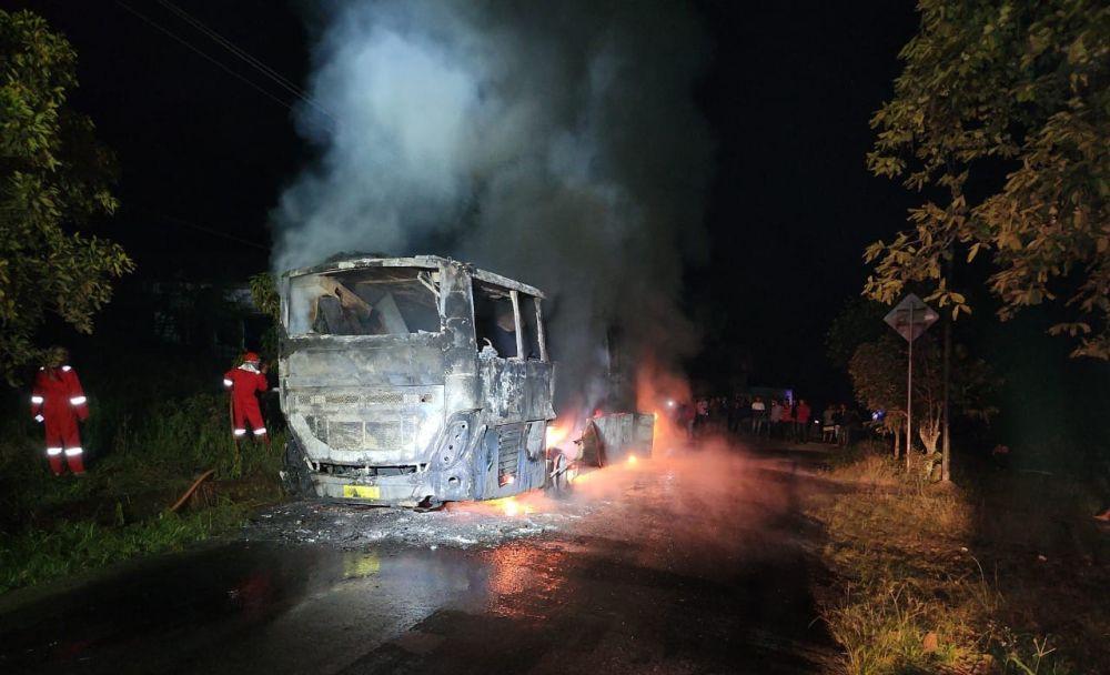 Bus ALS Medan-Jakarta Terbakar di Jalan Lintas Sumatra