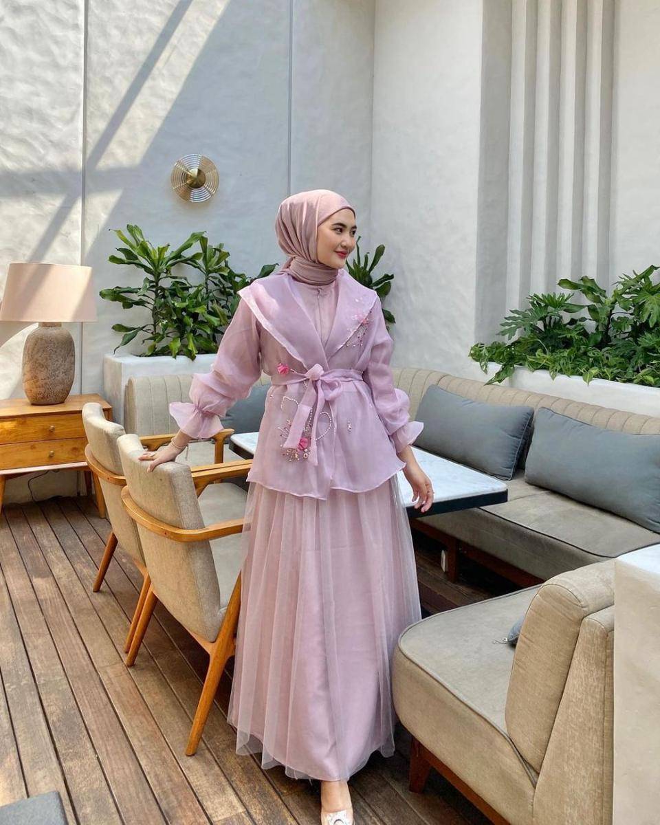 inspirasi outfit kondangan hijab yang anggun nan elegan (instagram.com/intanghazll_)