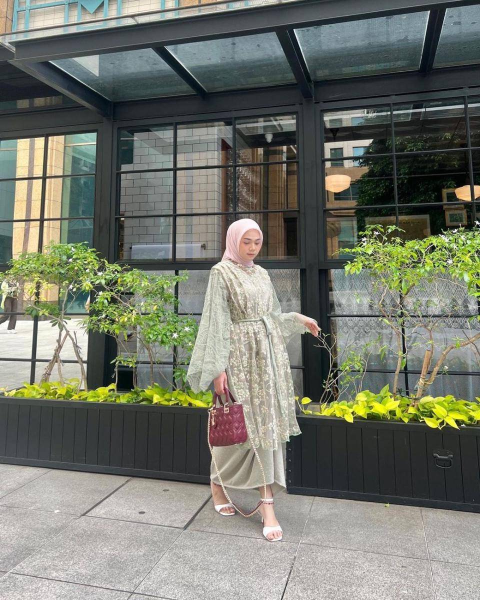 inspirasi outfit kondangan hijab yang anggun nan elegan (instagram.com/alfisrg)