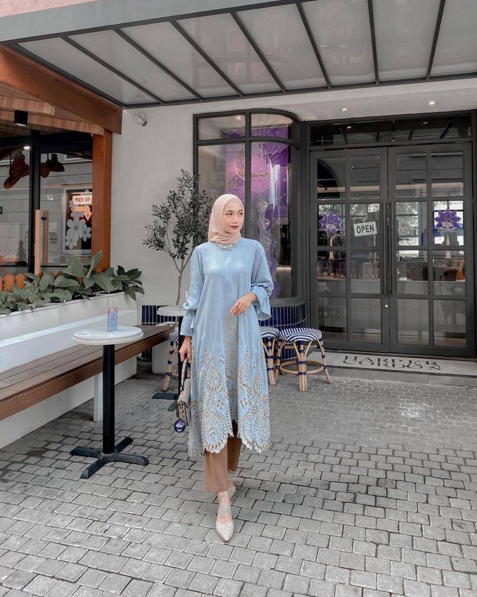 inspirasi outfit kondangan hijab yang anggun nan elegan (instagram.com/uwiemariska)