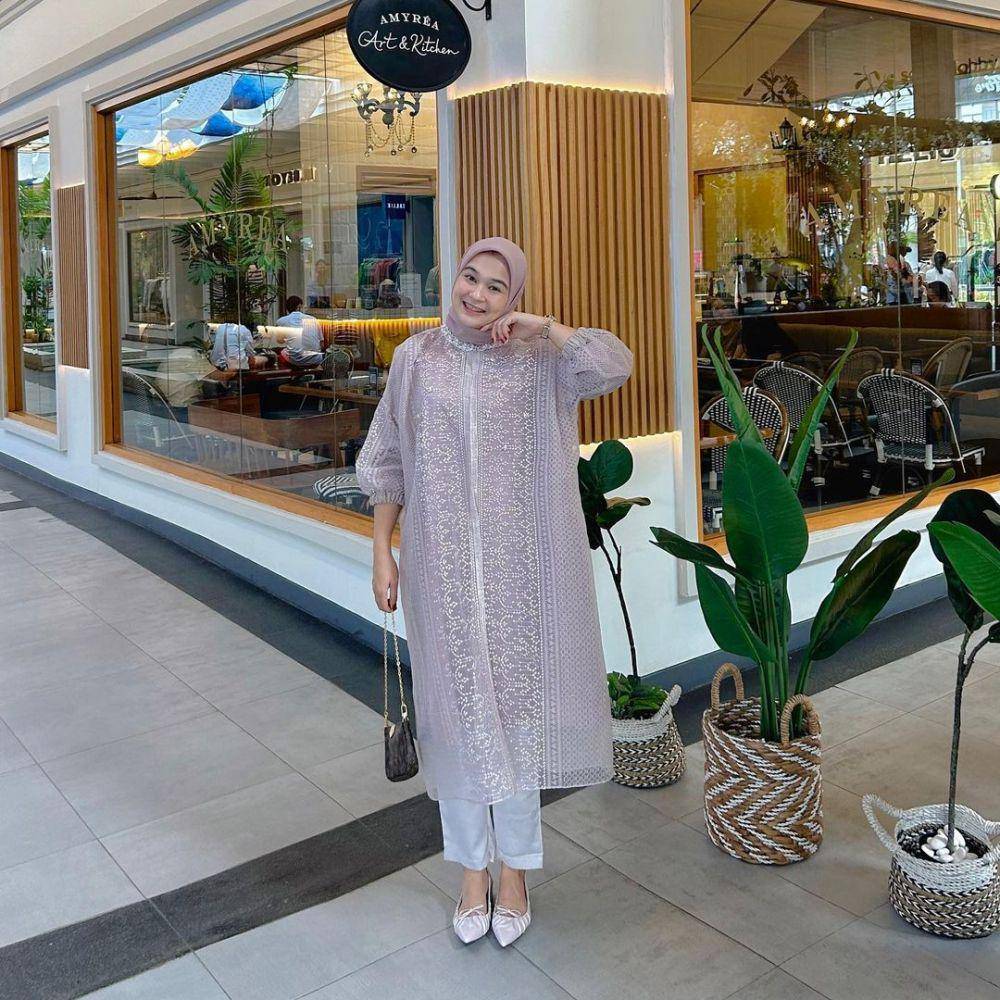 inspirasi outfit kondangan hijab yang anggun nan elegan (instagram.com/windaanggreinii)