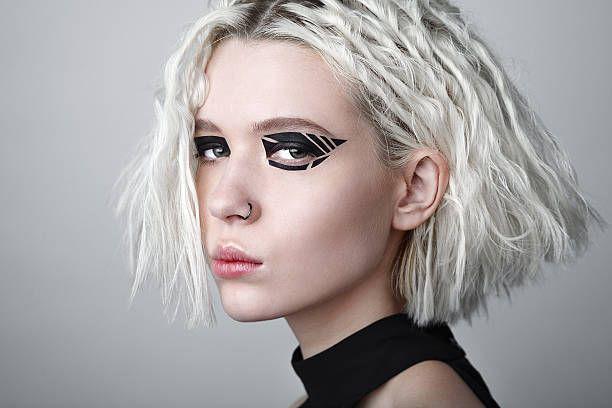 Ilustrasi graphic dramatic eyeliner (iStockphoto.com / Vickyrandom)