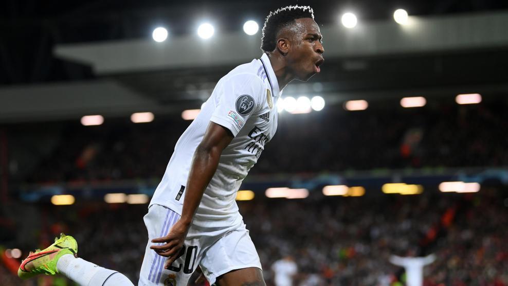 Vinicius Junior merayakan gol saat laga Real Madrid melawan Liverpool di babak 16 besar Liga Champions 2022/2023. (uefa.com)
