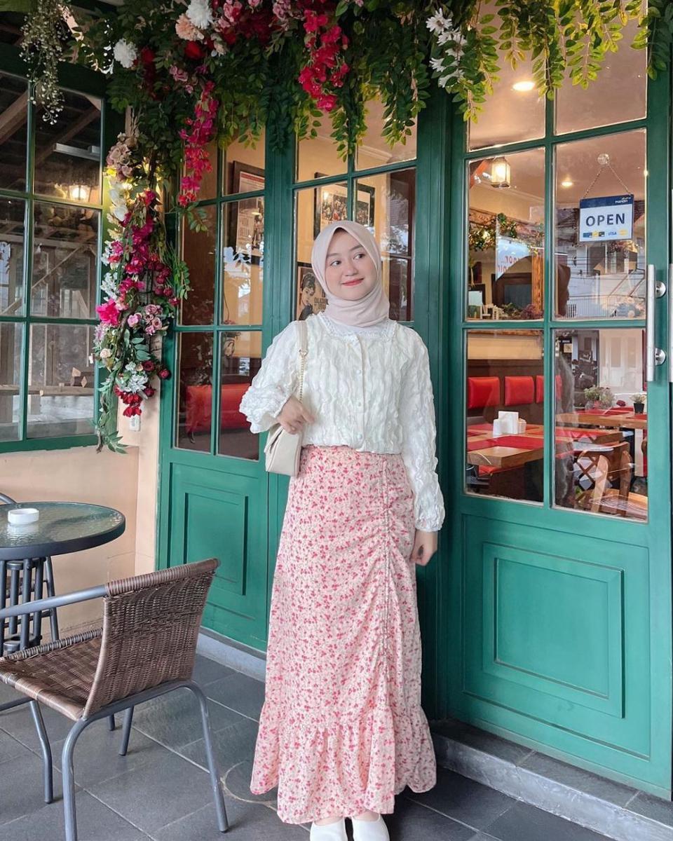 OOTD hijab yang cocok dipakai hangout (instagram.com/azzahraa.syamil)