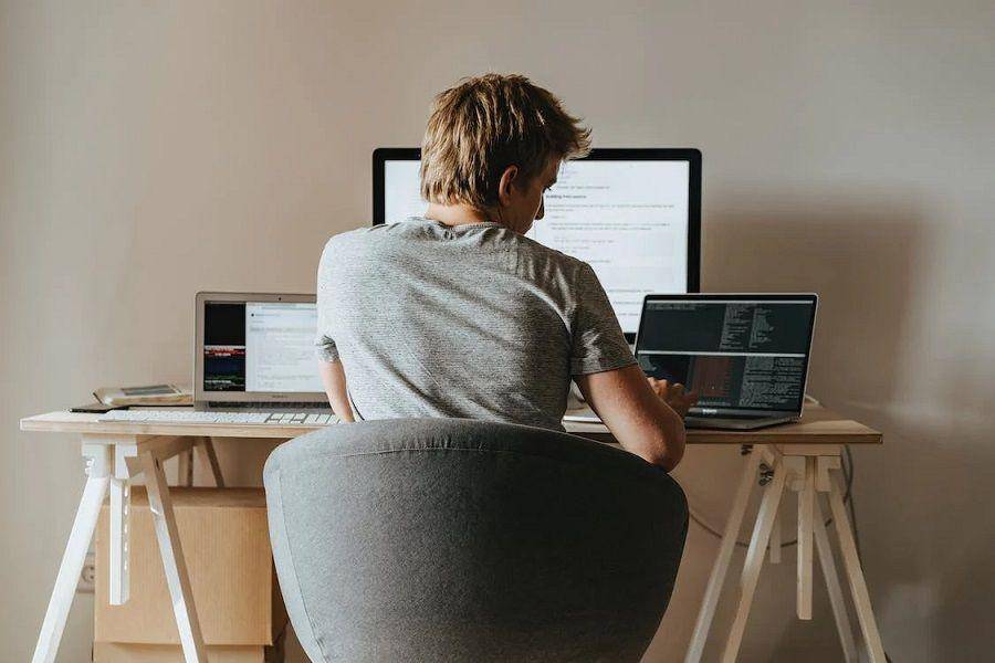 ilustrasi programmer (pexels.com/olia danilevich)