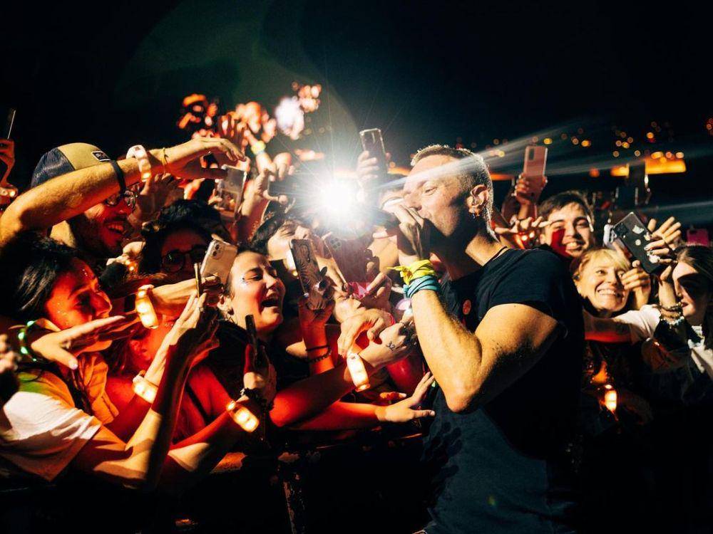 Chris Martin menyapa fans saat konser di Argentina (instagram.com/coldplay)