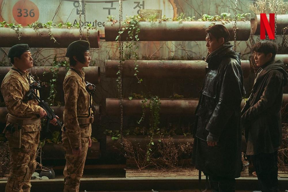 still cuts drama Black Knight (instagram.com/netflixkr)