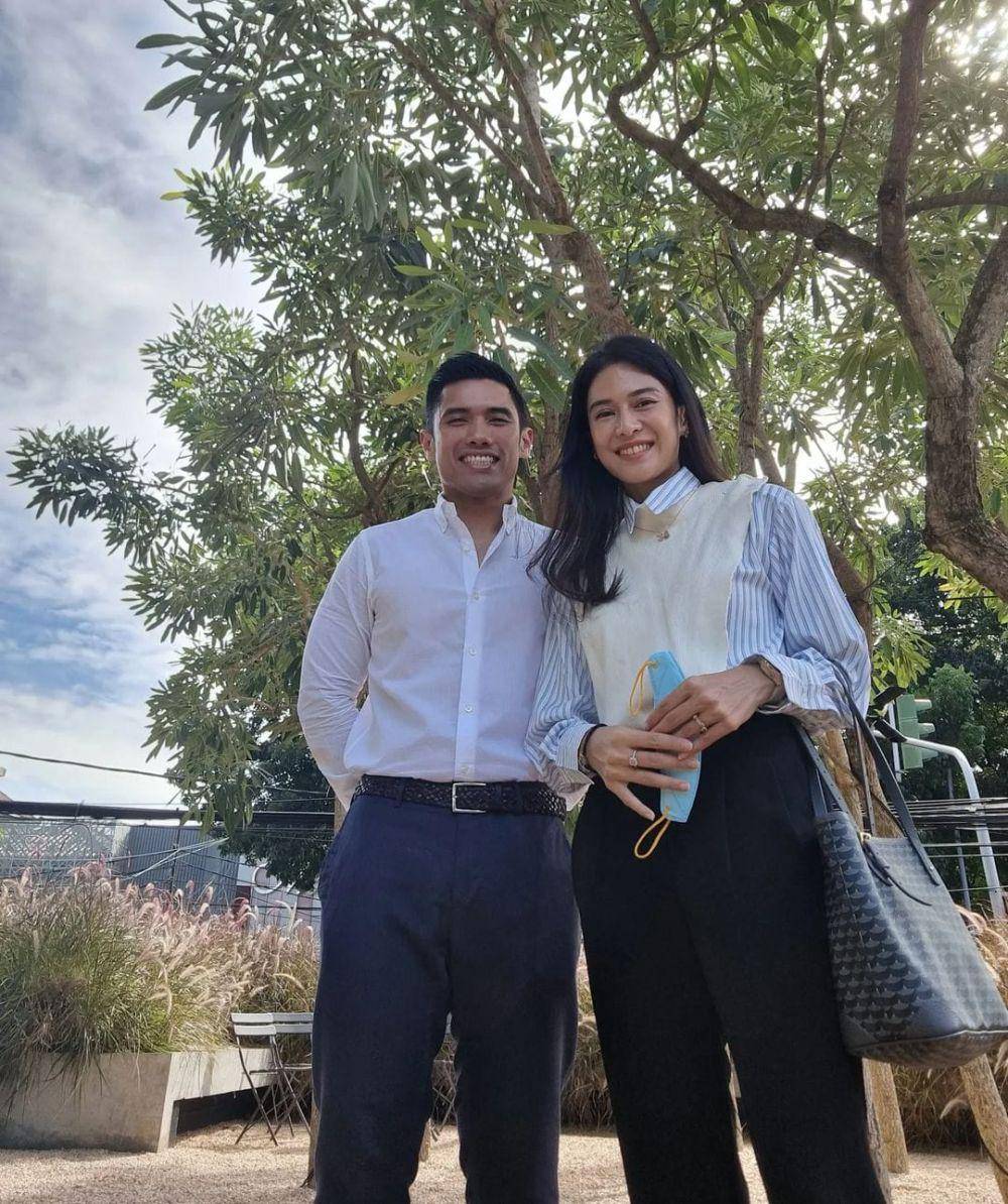 potret Dian Sastrowardoyo dan suami (instagram.com/therealdisastr)