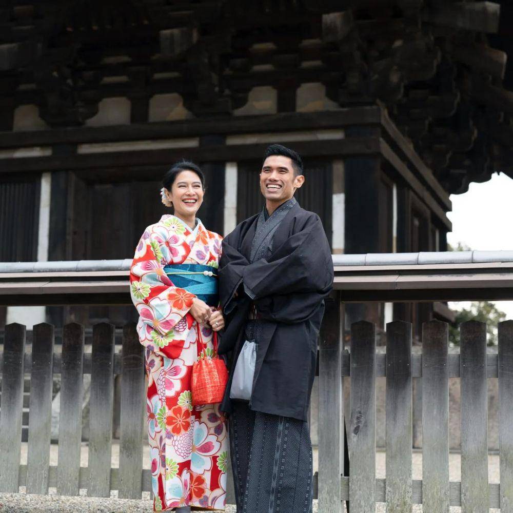 potret Dian Sastrowardoyo dan suami (instagram.com/therealdisastr)