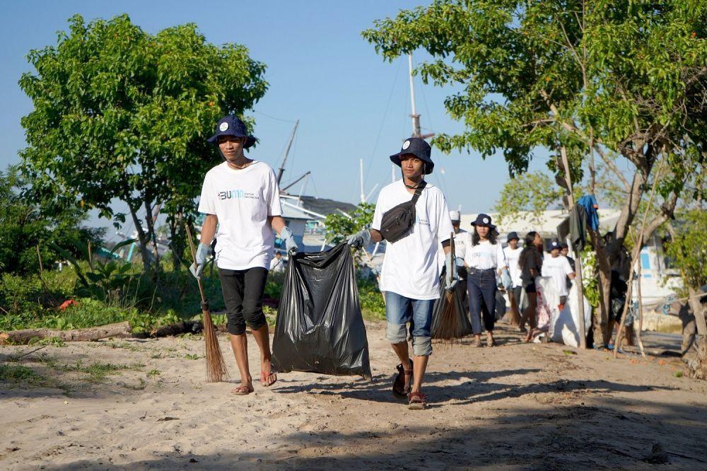 KTT ke-42 ASEAN, Telkomsel Jaga Bumi Bersihkan Sampai Tiga Pantai