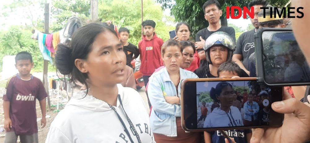 Kakak Jampang, Jumriani saat diwawancarai wartawan di Makassar. (Dahrul Amri/IDN Times Sulsel)
