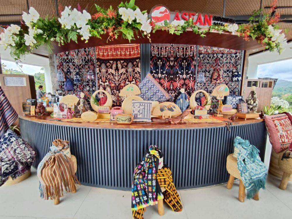 Pameran (showcase) UMKM di Konferensi Tingkat Tinggi (KTT) ASEAN ke-42 di Labuan Bajo, Nusa Tenggara Timur (NTT). (dok. Sarinah)