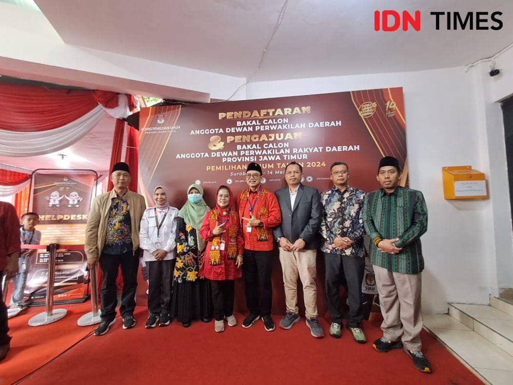 PDIP Jatim saat daftarkan 120 Bacaleg ke KPU Jatim, Kamis (11/5/2023). IDN Times/Ardiansyah Fajar.