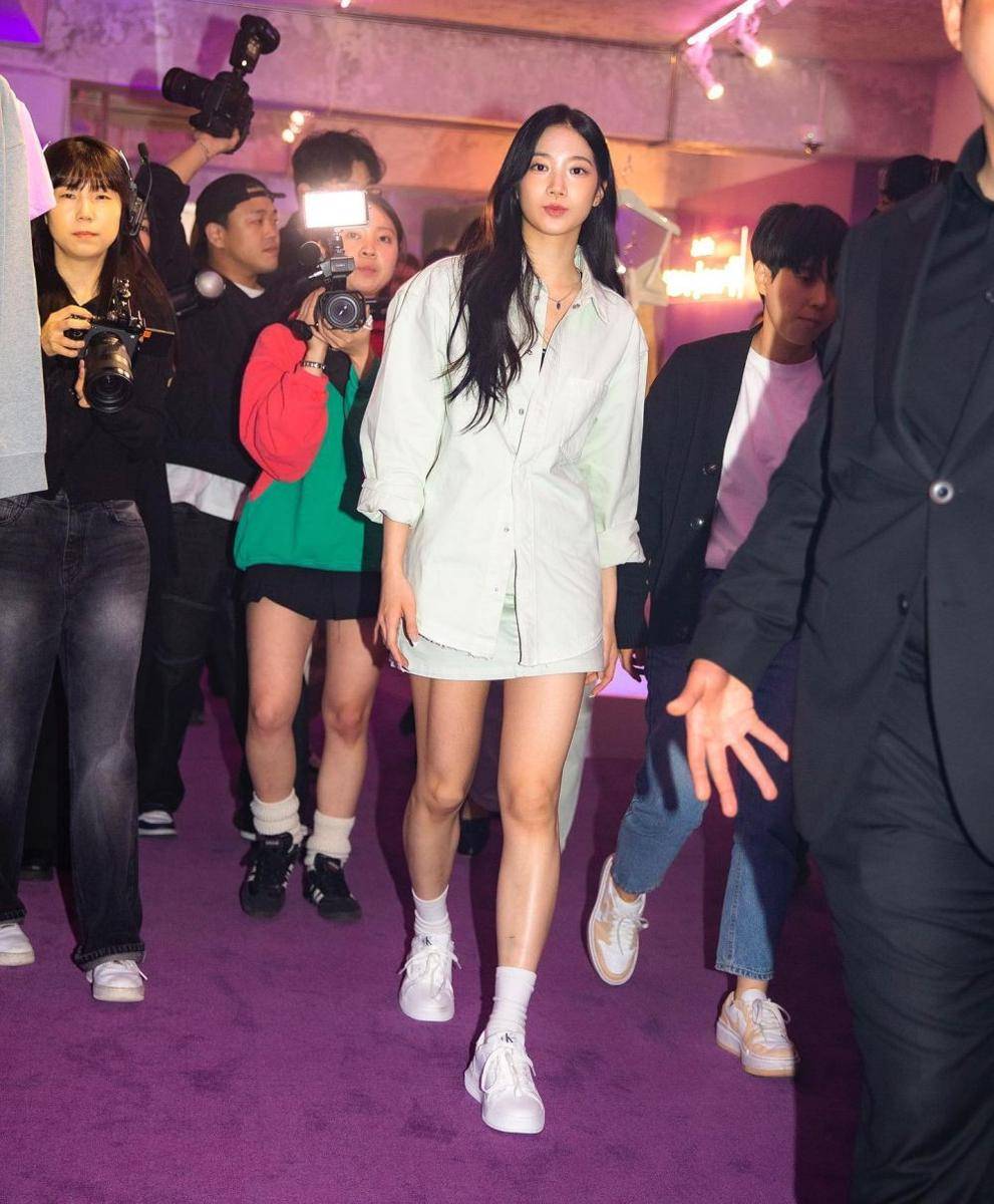 Kazuha LE SSERAFIM di Jennie Calvin Klein Launch (Twitter.com/elsserafim)