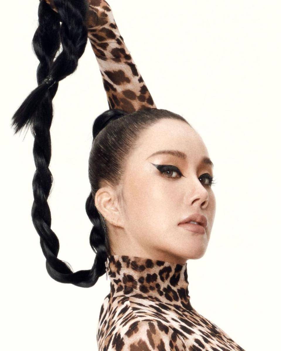 Uhm Jung Hwa (instagram.com/umaizing)