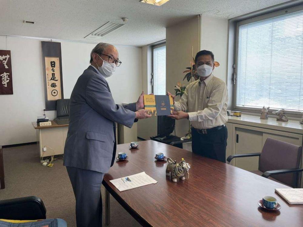 Kepala Disnakertrans Jabar Rachmat Taufik Garsadi menandatangani kesepahaman bidang ketenagakerjaan dengan Prefektur Shizuoka dan Registered Support Organization. (jabarprov.go.id)