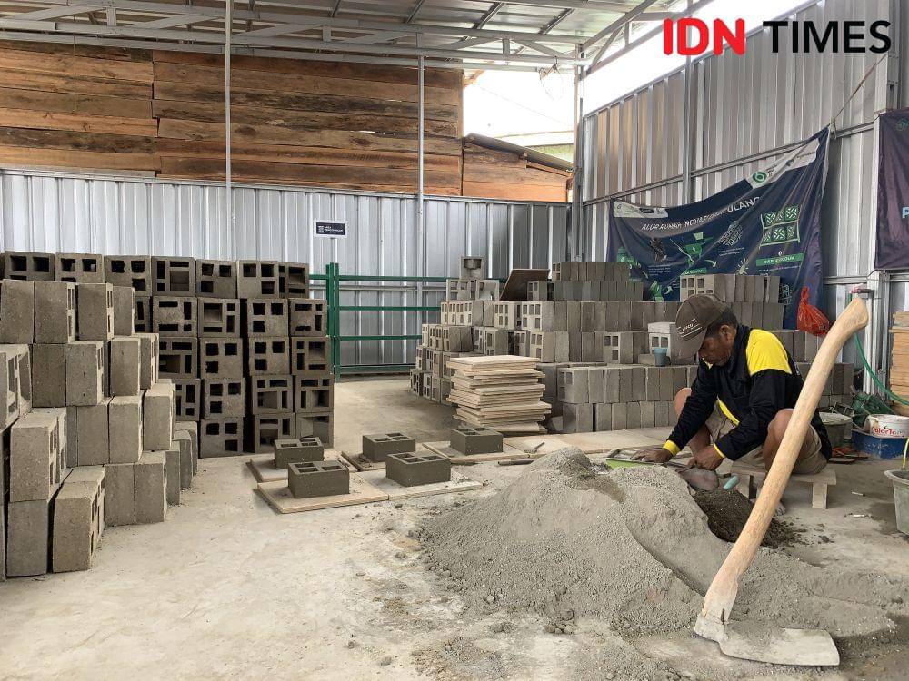 Pembuatan eco roster di RINDU. (IDN Times/Rohmah Mustaurida)